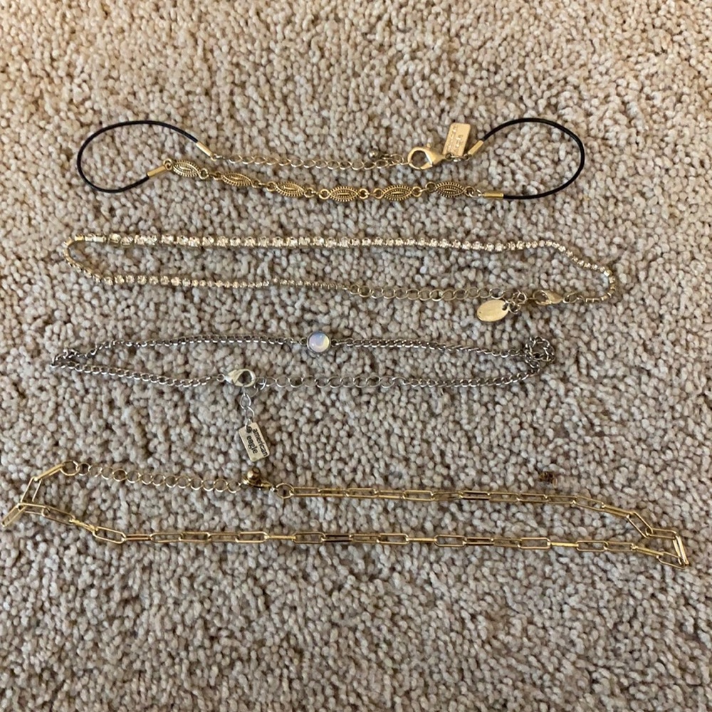 Necklaces/chokers